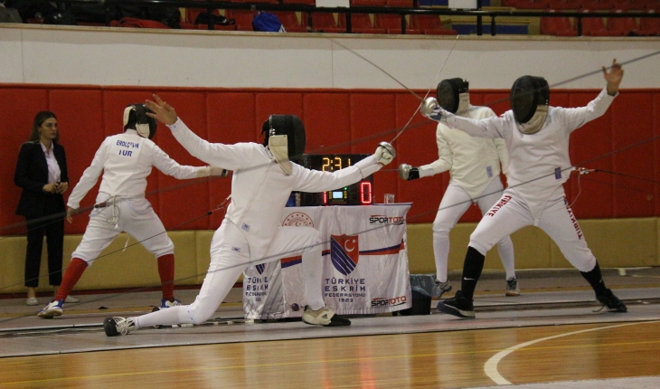 Gençler Epe, Flöre ve Kılıç Açık Turnuvası Konya'da başladı