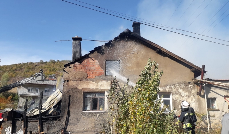 Konya'da yangın: Ev ve samanlık kullanılamaz hale geldi