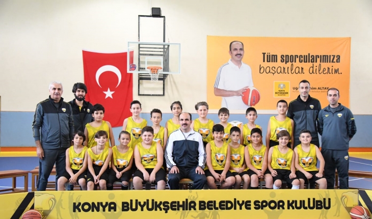 Başkan Altay genç basketbolcularla buluştu