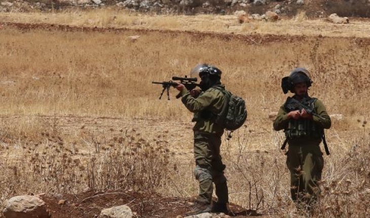 İsrail güçleri 3 Filistinli genci yaraladı