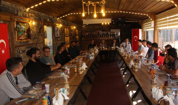 Başkan Tutal, asker adayları ile yemekte buluştu