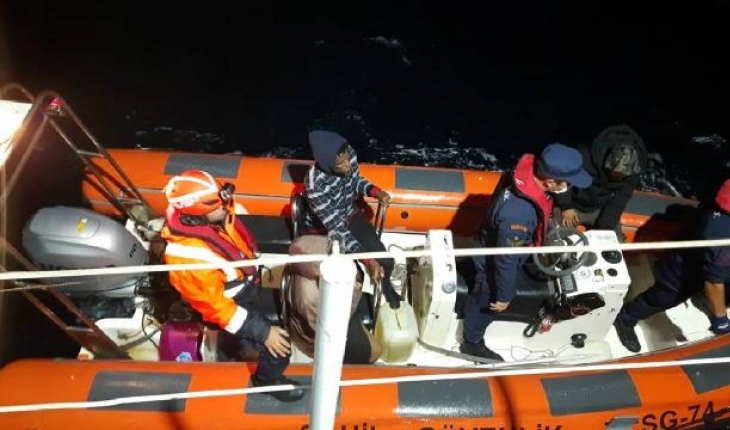 Yunanistan’ın ölüme terk ettiği 22 düzensiz göçmen kurtarıldı