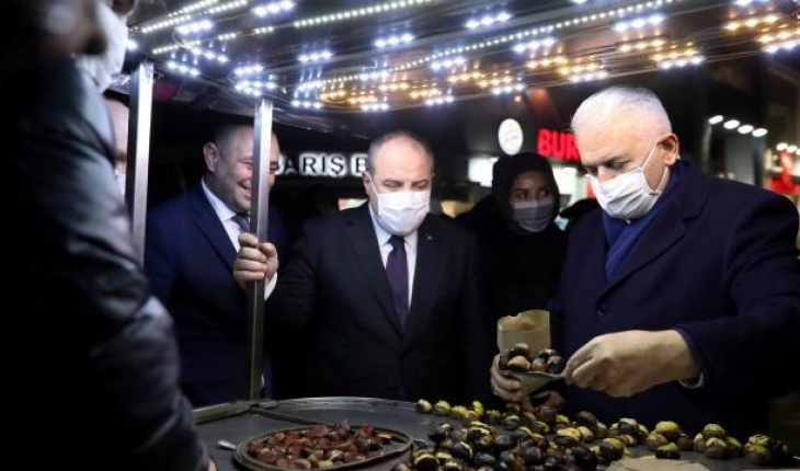 Binali Yıldırım ve Mustafa Varank İstiklal Caddesi'ni gezdi