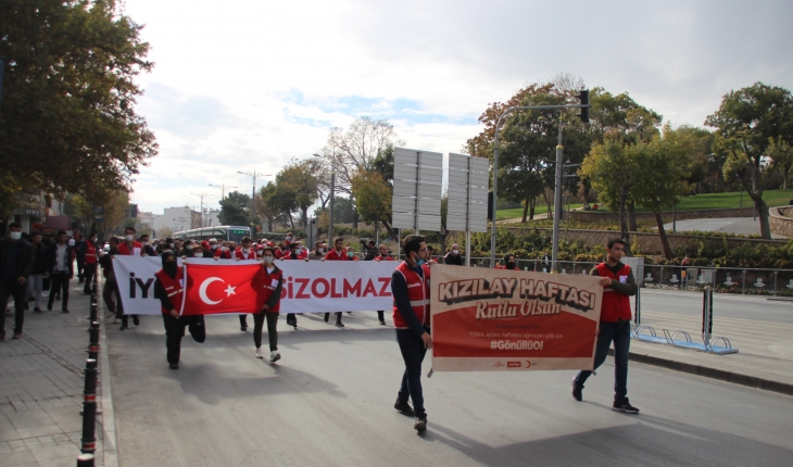 Konya’da ’Kızılay Haftası’ yürüyüşü düzenlendi