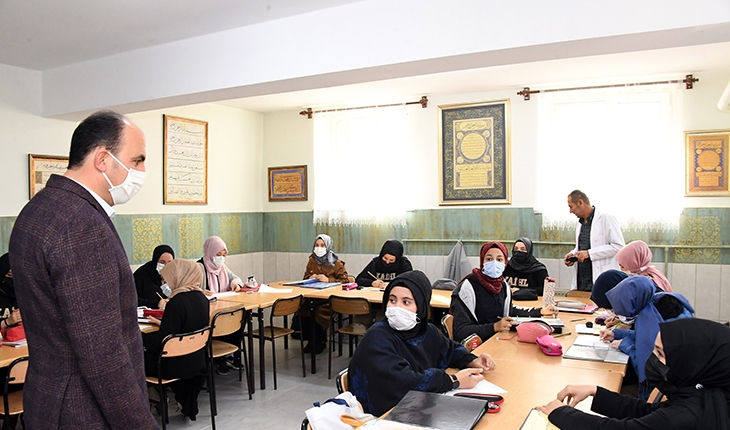 Başkan Altay öğretmenler ve öğrencilerle buluştu