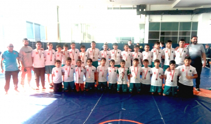 Karatay Belediyespor’un güreş takımından 23 madalya