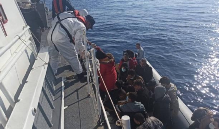 Türk kara sularına itilen 80 düzensiz göçmen kurtarıldı