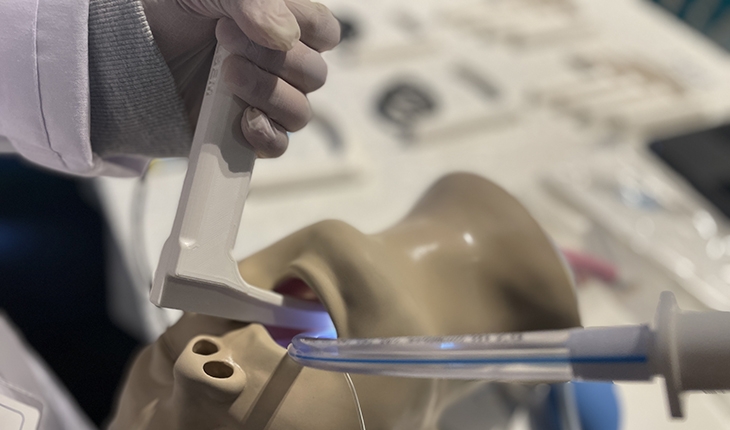 Girişimci öğrencinin geliştirdiği "video laringoskop" yatırımcıların ilgisini çekti