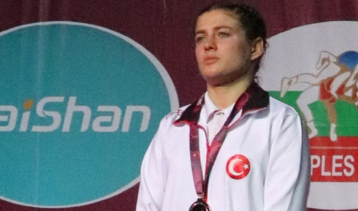 Eda Tekin, 23 Yaş Altı Dünya Güreş Şampiyonası'nda bronz madalya aldı