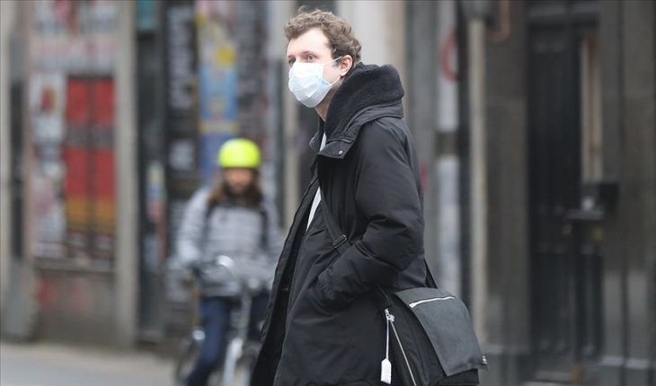 Kovid-19'dan korunmak için açık havada da maske takılması uyarısı