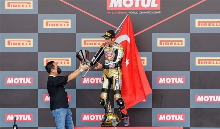 Milli motosikletçi Toprak Razgatlıoğlu dünya şampiyonu oldu