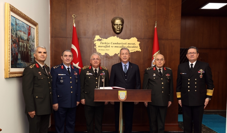 Bakan Akar ve komutanlar İzmir’de