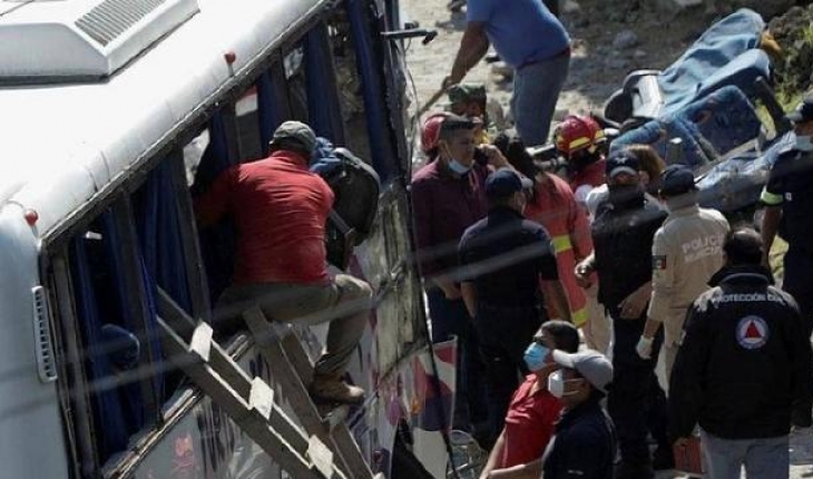 Meksika'da yolcu otobüsü eve çarptı: 19 ölü, 20 yaralı