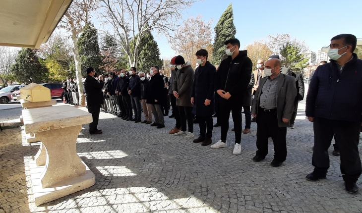 Konya'da Kovid-19 nedeniyle vefat eden öğretmenin cenazesi defnedildi