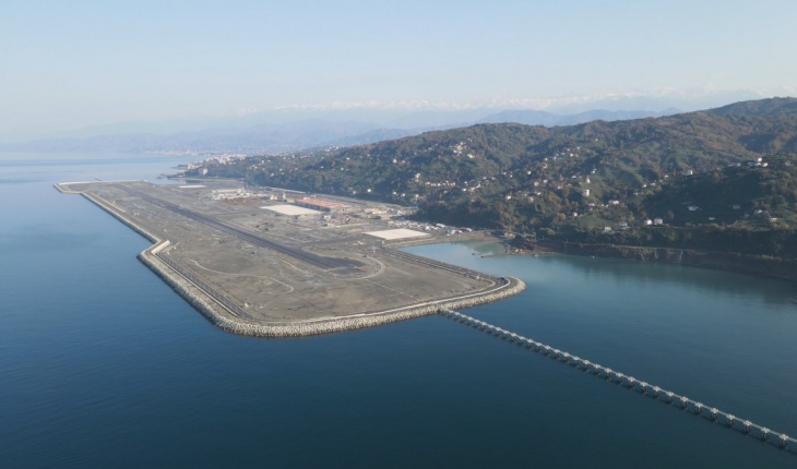 Rize-Artvin Havalimanı'nın 100 milyon tonluk dolgusunun 99'u tamamlandı