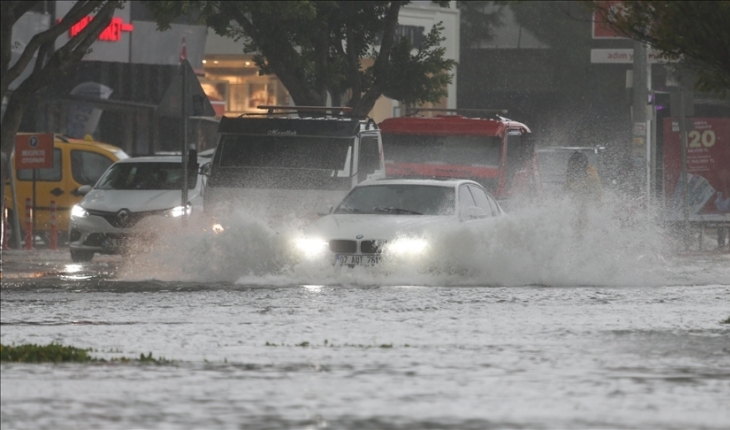 AFAD, Antalya’da etkili olan fırtına ve şiddetli yağışın bilançosunu açıkladı