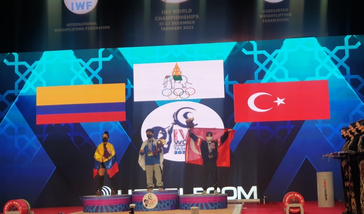 Milli halterci Şaziye Erdoğan'dan 1 gümüş 2 bronz madalya 