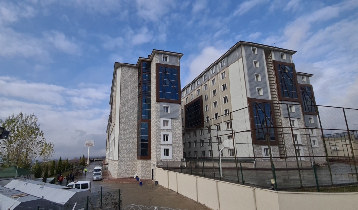 Öğrenci yurdunun 8. katından düşen temizlik işçisi öldü