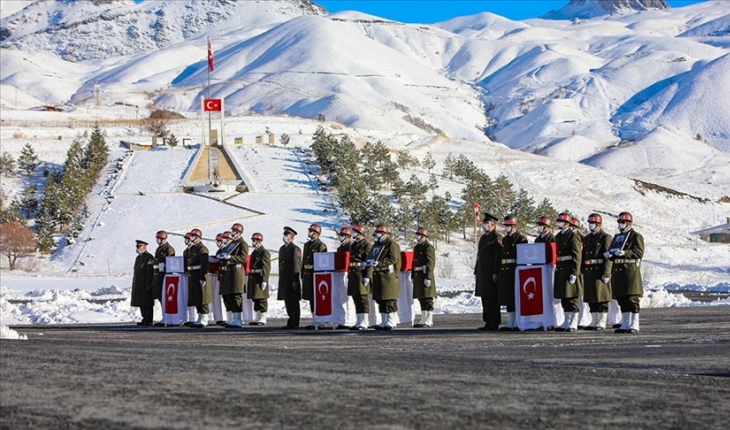 Şehit askerler için tören düzenlendi