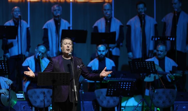 Şeb-i Arus törenlerinin sanatçısı Ahmet Özhan Mevlana'yı anlattı