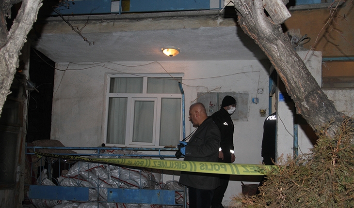Emekli polis memuru evinde ölü bulundu