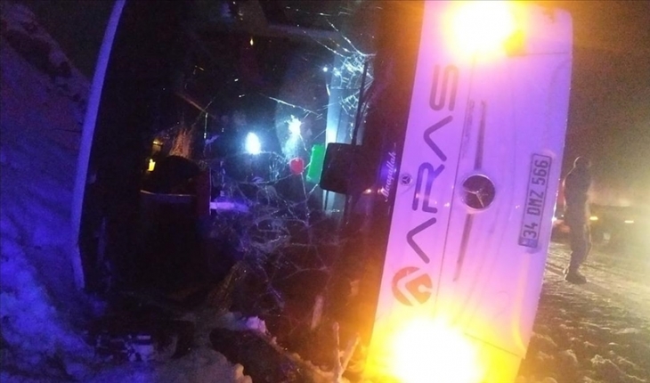 Kars-Erzurum kara yolunda devrilen otobüste 4 kişi hayatını kaybetti