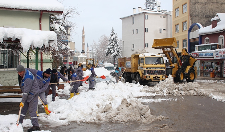 Beyşehir’de karla mücadele sürüyor