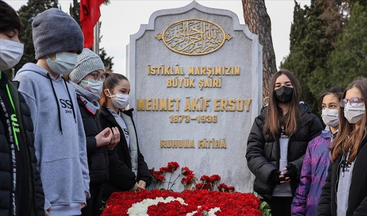 Milli şair Mehmet Akif Ersoy vefatının 85. yılında kabri başında anıldı