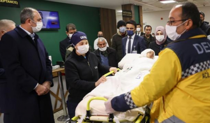 Gaziantep'te iki 'pitbull'un ağır yaraladığı minik Asiye servise alındı