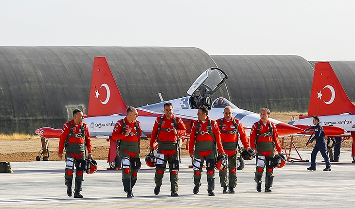 "Türk Yıldızları" nefesleri kesti! Bir ilk olarak tarihe geçtiler