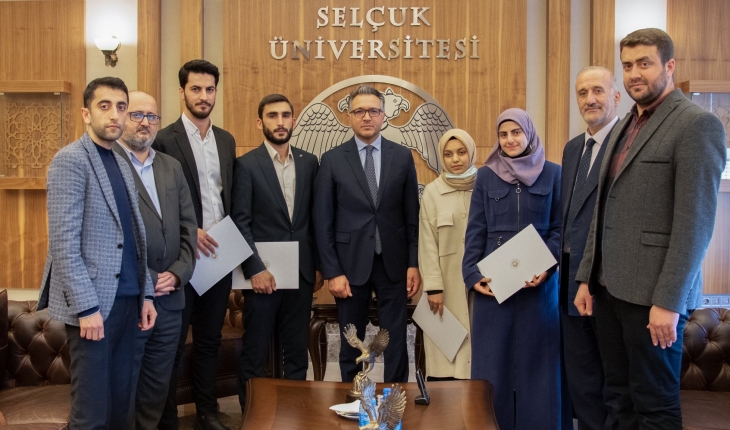 Türkiye birincisi öğrencilere, Rektör Aksoy'dan teşekkür belgesi