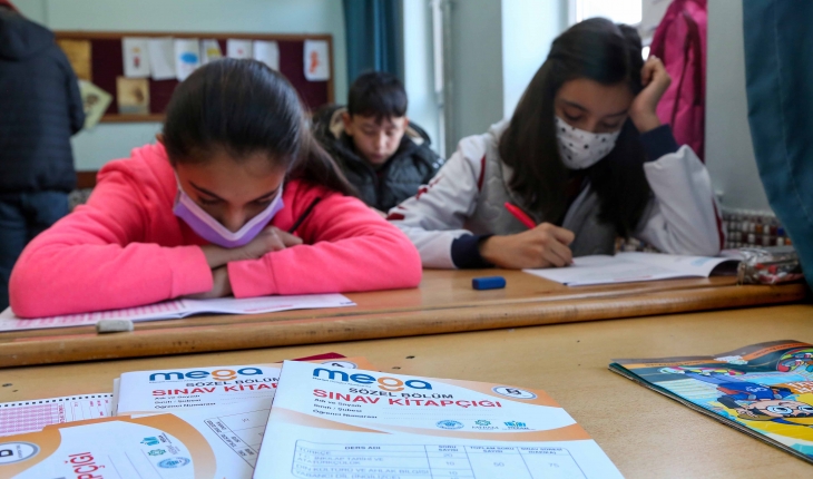 Meram’da 8. Sınıf öğrencileri mega sınavda ter döktü