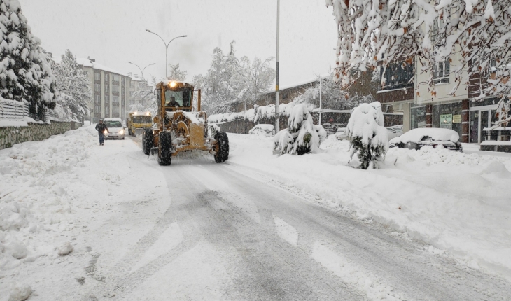 Seydişehir’de karla mücadele çalışmaları sürüyor