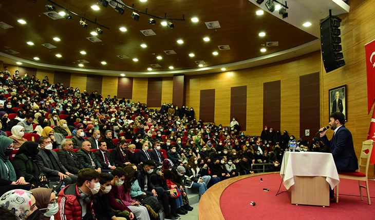Kastamonu’da “İnsan ve İrfan” konferansı yoğun ilgi gördü