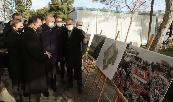 Cumhurbaşkanı Erdoğan, restorasyon çalışmaları süren Divanhane binasını inceledi