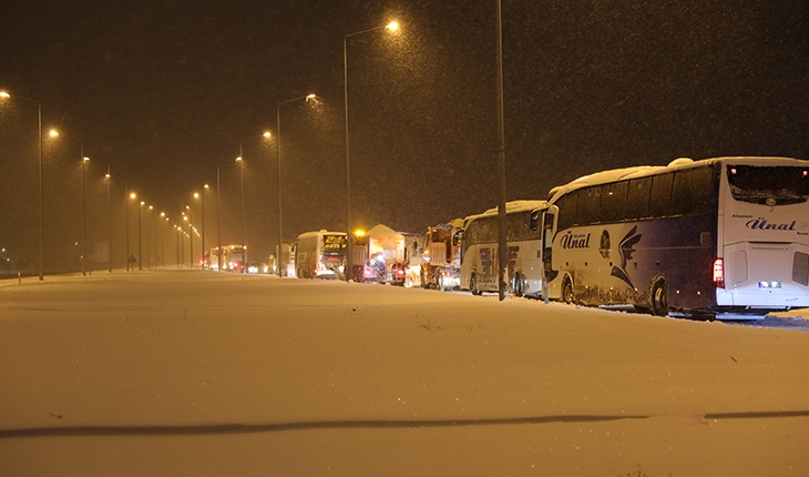 Aksaray’da kar ve tipi nedeniyle kapanan yollar yeniden trafiğe açıldı