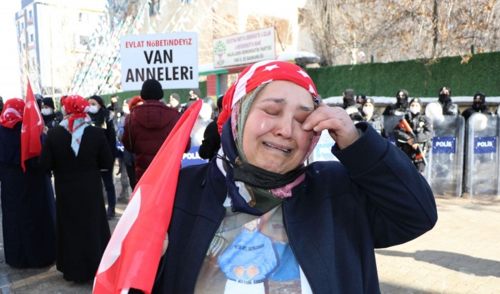 Kızı PKK tarafından kaçırılan Vanlı anne: Teslim ol, o hainlere güvenme