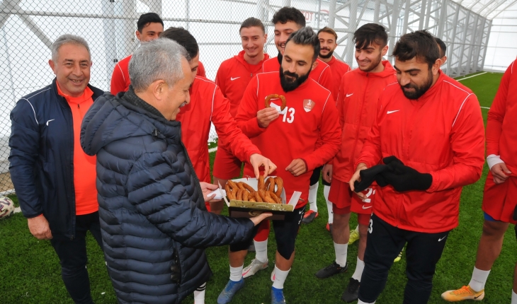 Başkan Akkaya’dan Akşehirspor’a tatlı ikramı