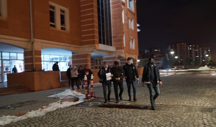 Erkekleri tuzağa düşürerek şantajla senet imzalatan şebeke çökertildi