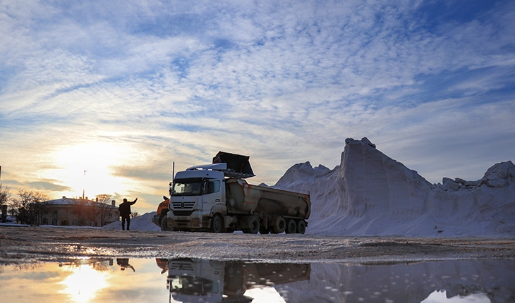 Tuz Gölü’nde hasadı gerçekleştirilen tuz 60 ülkeye gönderiliyor