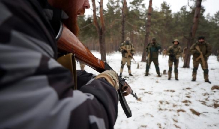 Ukrayna’da olası savaş durumuna karşı siviller eğitiliyor