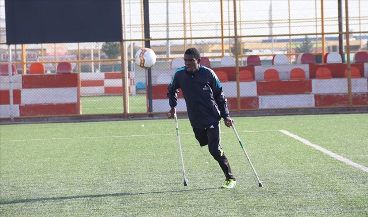 Afrikalı ampute futbolcu, sosyal medya aracılığıyla Şanlıurfa’ya transfer oldu