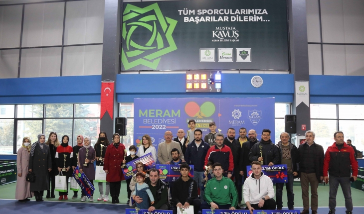 Meram’da 3. Masa Tenisi Turnuvasının kazananları madalyalarını aldı