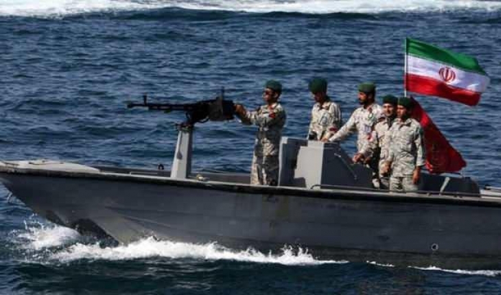 İran, Basra Körfezi’nde 2 tekneye el koydu