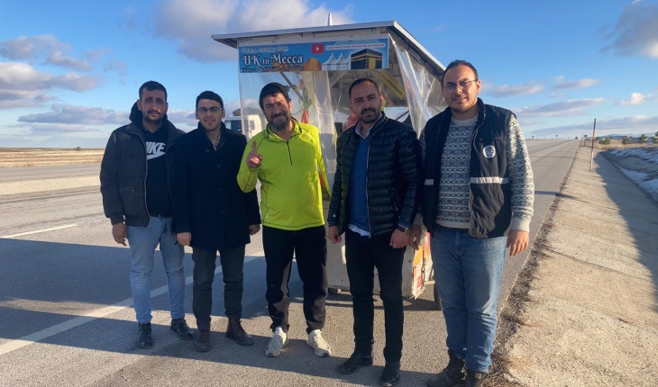 İngiltere’den Mekke’ye yürüyen Adam Muhammed, Konya’da