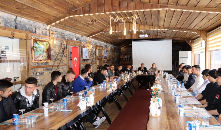 Seydişehir'de mart ayında asker olacak gençler yemekte buluştu