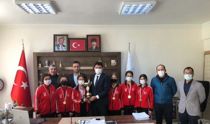 Yunus Emre Ortaokulu Kız Voleybol Takımı Hüyük'te ziyaretlerde bulundu