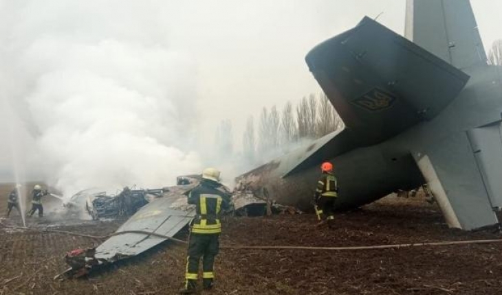 Ukrayna askeri uçağı düşürüldü: 5 ölü