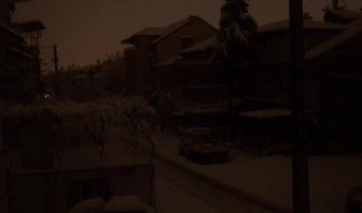 Isparta'da yoğun kar yağışı nedeniyle elektrik kesildi