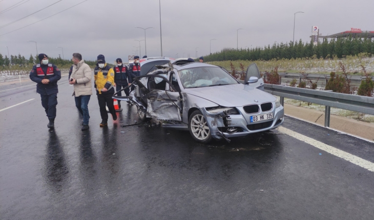 Kayganlaşan otoyolda feci kaza: 1 ölü, 3 yaralı